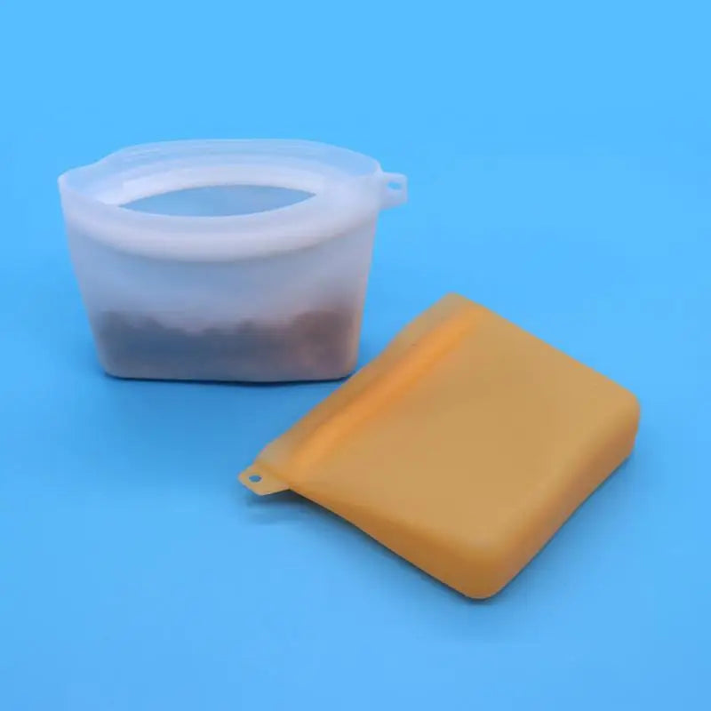 Silicone Dog Treat Pouch With Easy Closure Outside Training