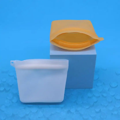Silicone Dog Treat Pouch With Easy Closure Outside Training