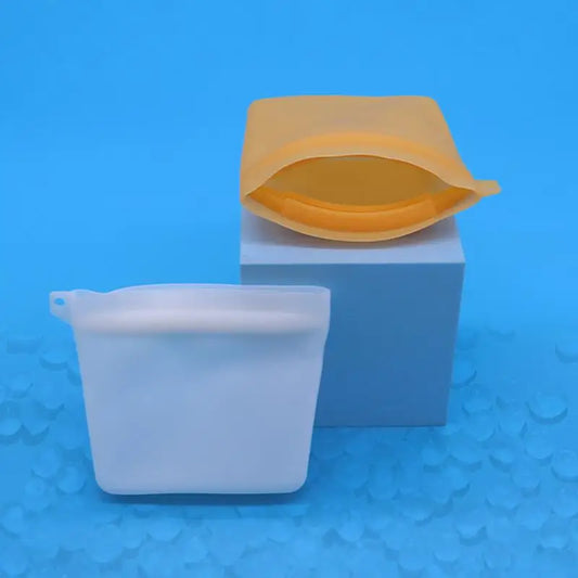 Silicone Dog Treat Pouch With Easy Closure Outside Training