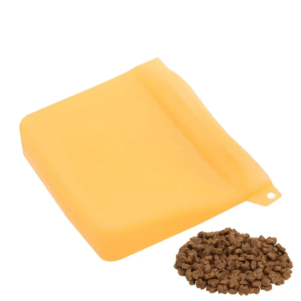 Silicone Dog Treat Pouch With Easy Closure Outside Training